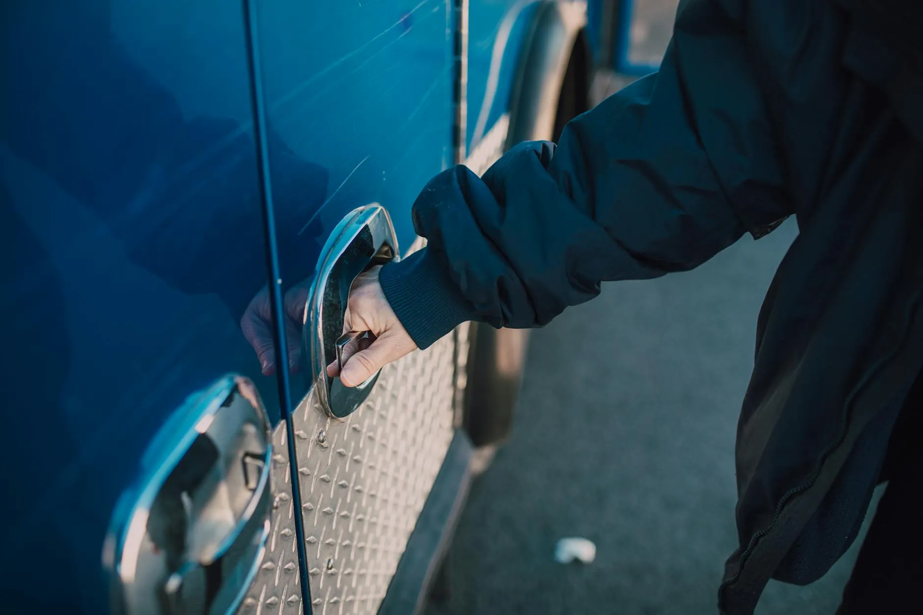 How to manually operate your garage door